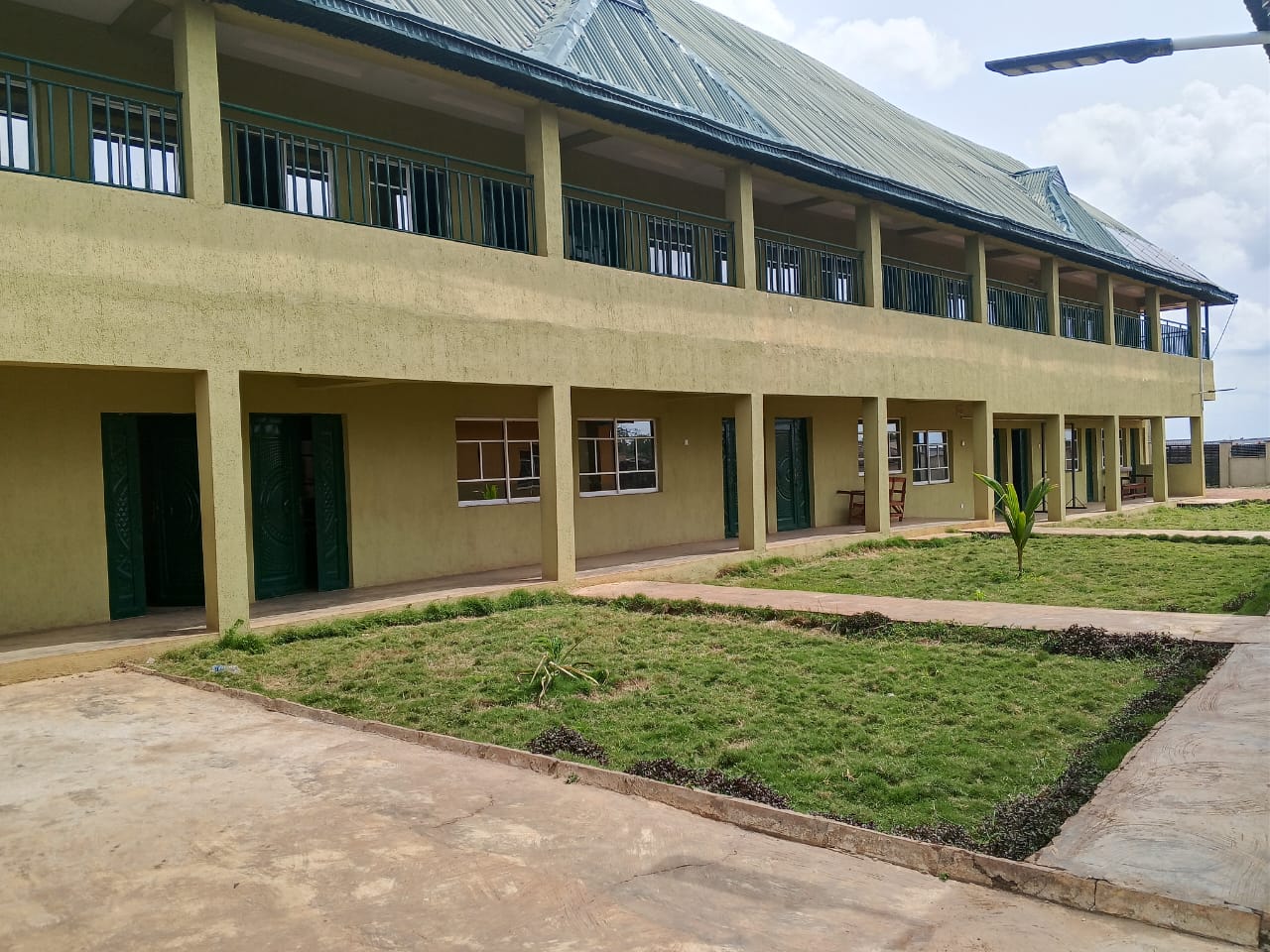 Al-Inarah school building close-up